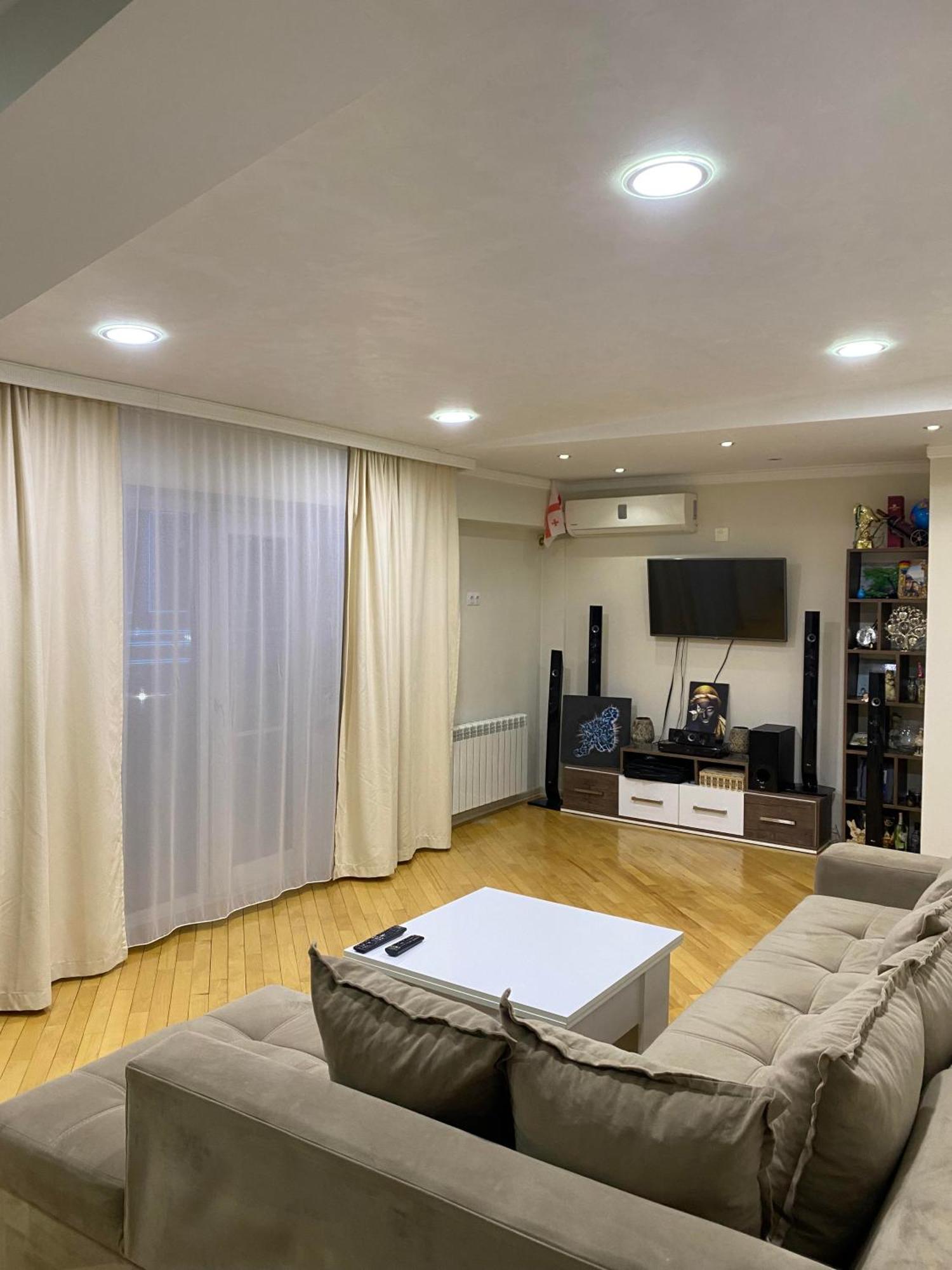 Big Flat In Batumiアパートメント エクステリア 写真