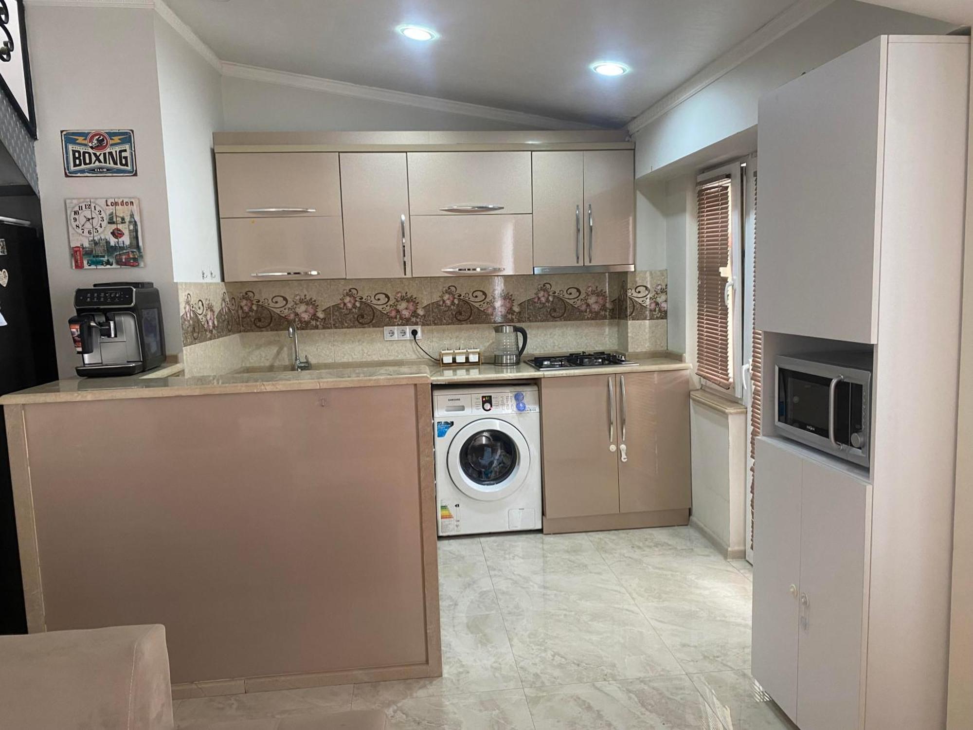 Big Flat In Batumiアパートメント エクステリア 写真