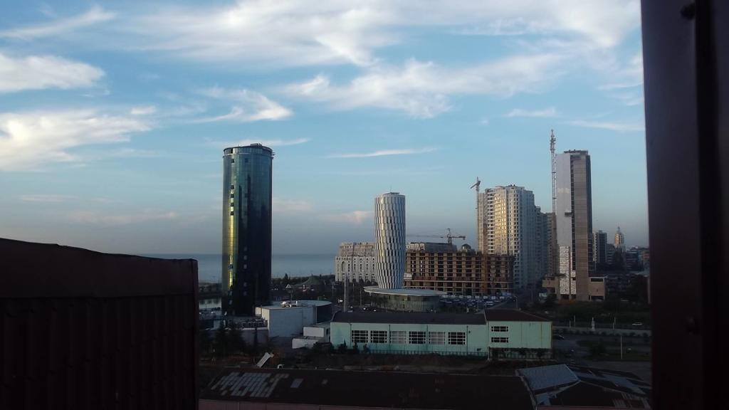 Big Flat In Batumiアパートメント エクステリア 写真