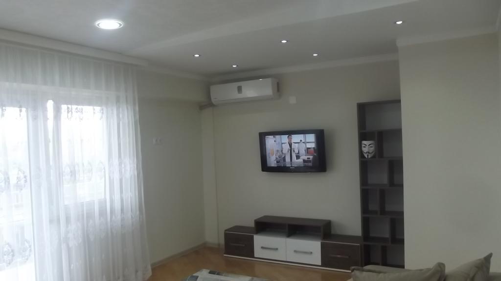 Big Flat In Batumiアパートメント エクステリア 写真