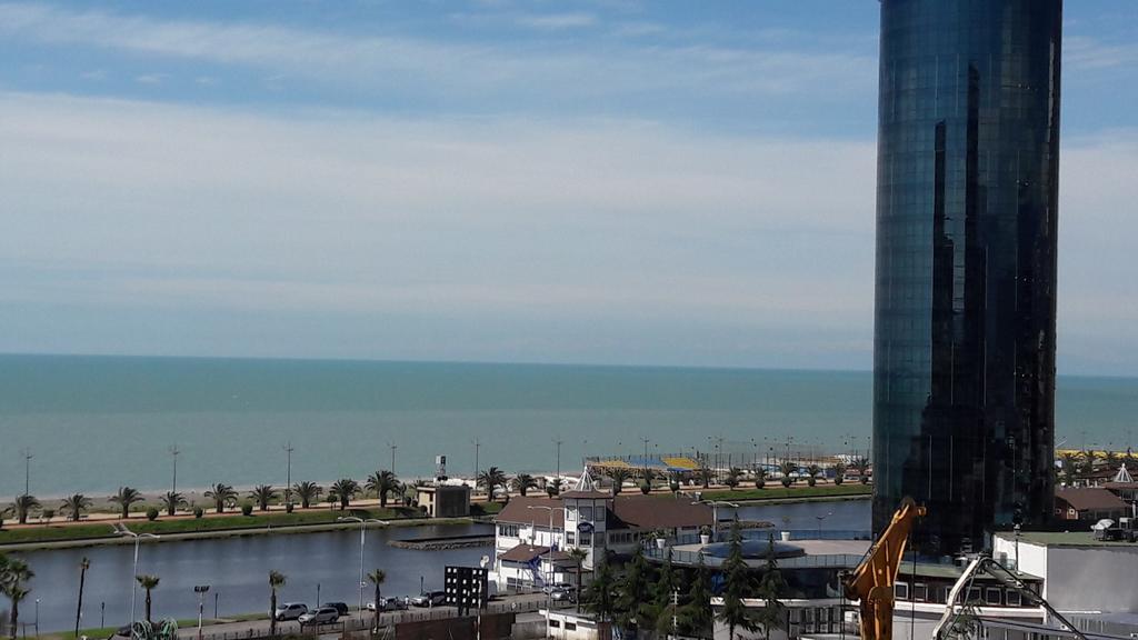 Big Flat In Batumiアパートメント エクステリア 写真